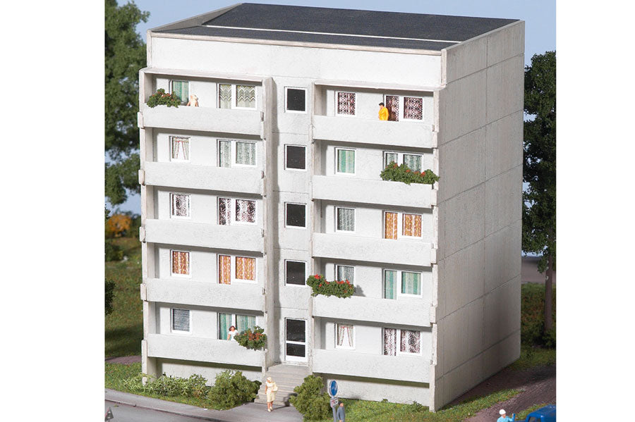 Classic Line Prefab Apartment Block Basic Set, Building Kit (HO-Scale)