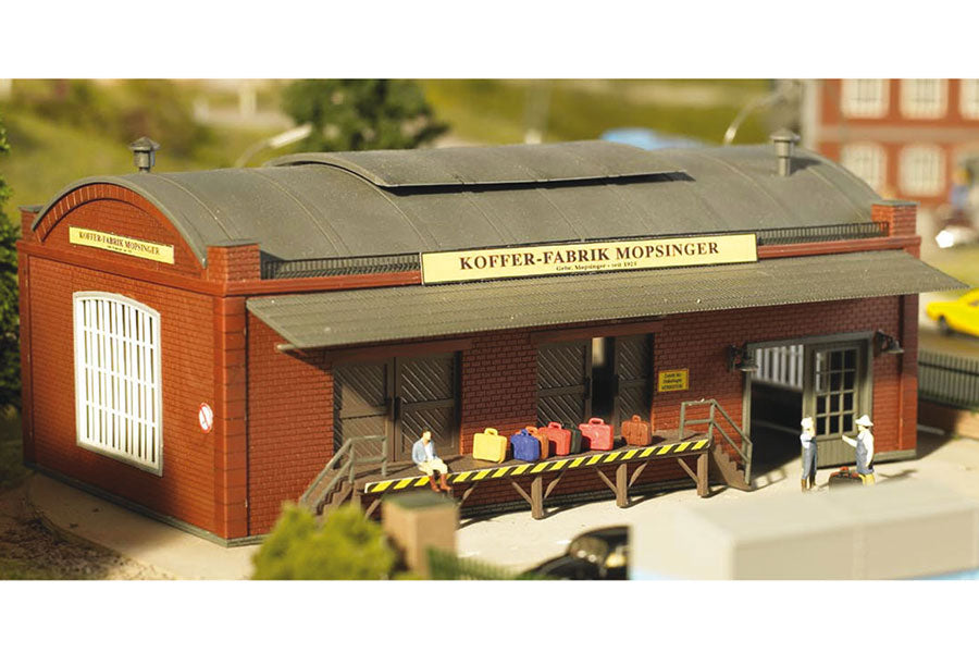 Hobby Line Peters Gig Bags & Cases Factory, Building Kit (HO-Scale)