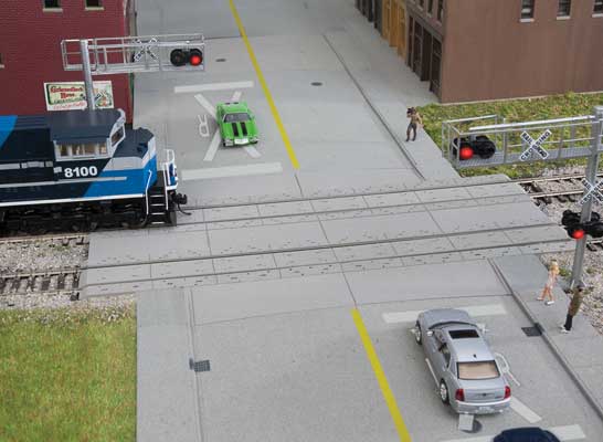 933-4121 Walthers HO Modern Concrete Grade Crossing
