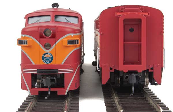 910-10097 WalthersMainline Alco PA - PB Set - Standard DC -- Southern Pacific(TM) #6005, #5910 (Daylight)