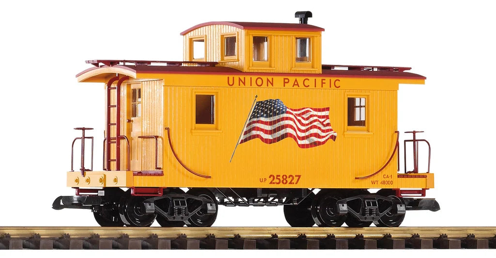 38994 PIKO G UP Wood Caboose, Flag