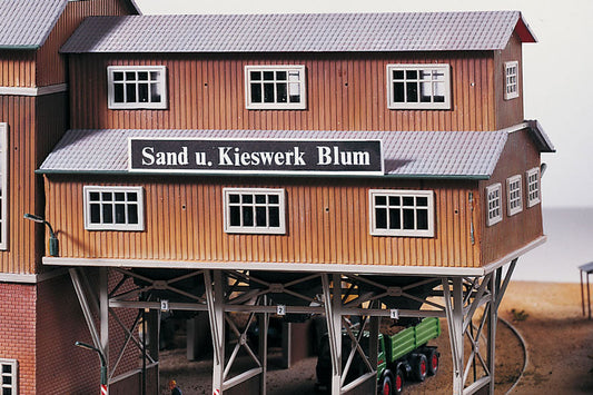 Classic Line Sand Works Loading Bridge, Building Kit (HO-Scale)
