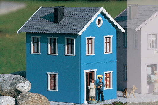 The Village Medicine Dr. Lang, Building Kit (G-Scale)