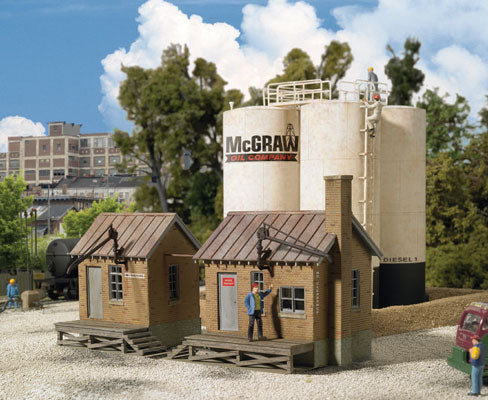 933-2913 Walthers HO McGraw Oil Company
