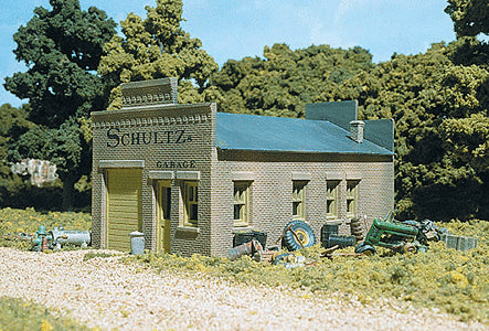 243-20100 DPM HO Schultz's Garage
